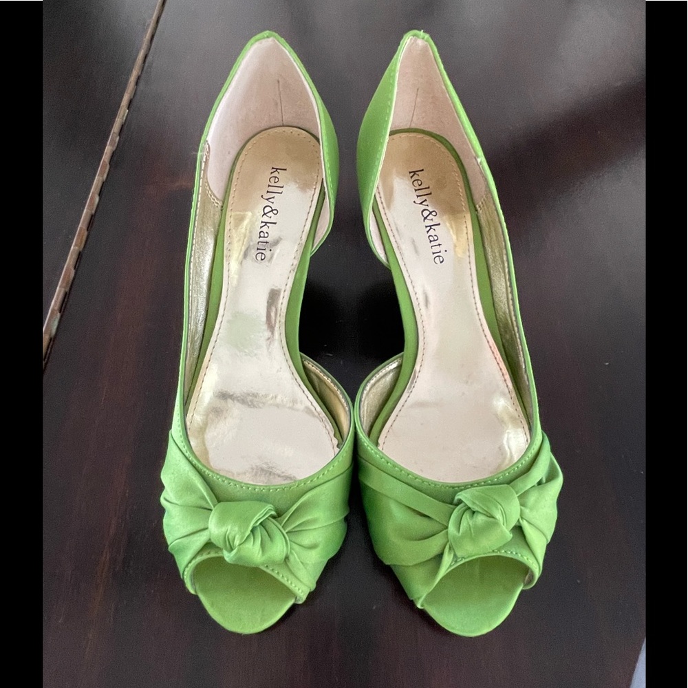 Kelly & Katie Green Satin, Peep Toe, Kitten Heels Size 7.5